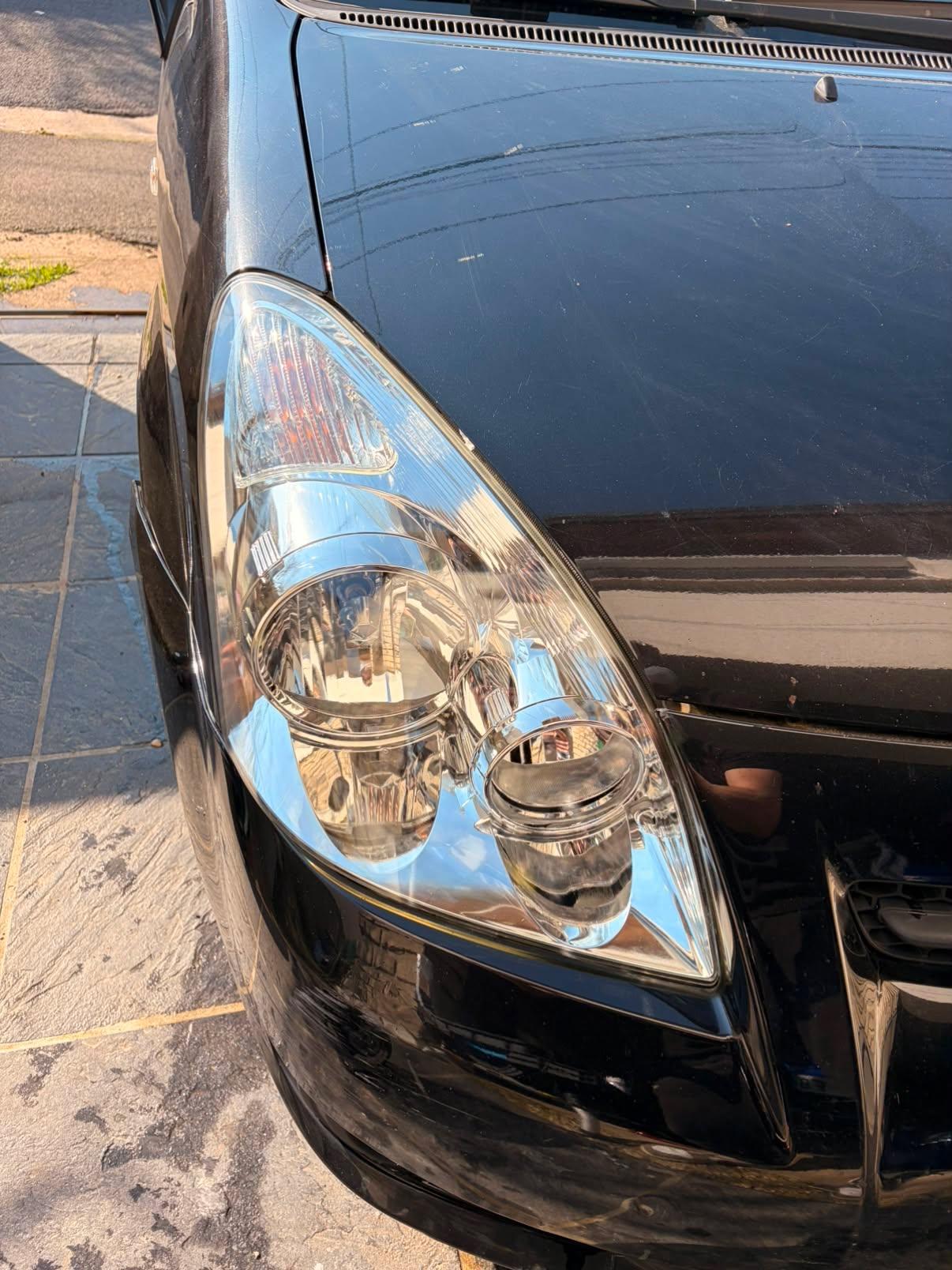 Optique de phare rénovée et de nouveau claire par Spirit ACS